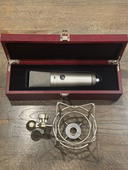 Warm Audio WA-87 microphone