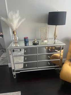 Mirrored 6 Drawer Dresser