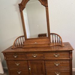 Dresser w/mirror