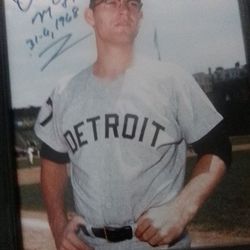 Sign Photo From A Professional Baseball Player I Don't Know How To Word It Cuz