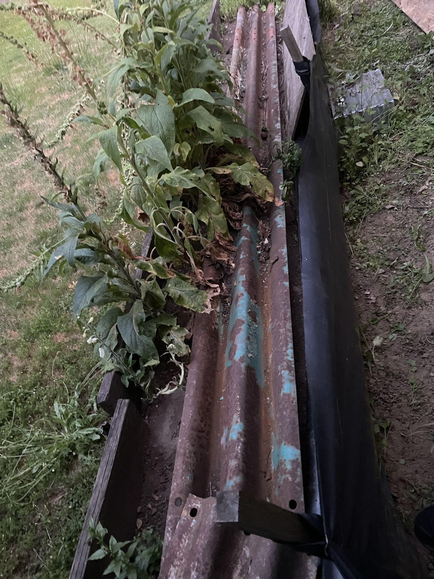 40’ 16g Highway Guardrail With Corner Turn