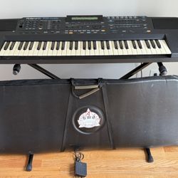 ROLAND E-70 Intelligent Synthesizer Keyboard. 
