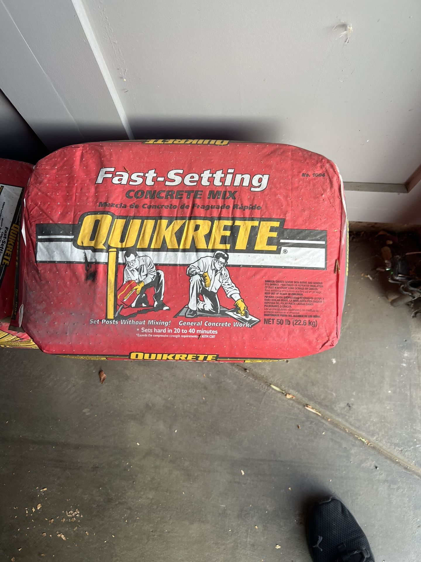 Fast-Setting CONCRETE MIX - QUIKRETE 50lbs Bag