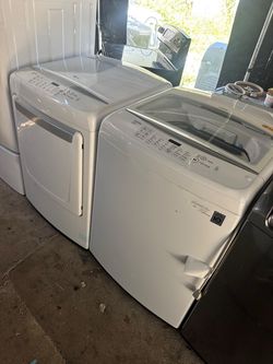 Washer and dryer set working perfect 2 month warranty