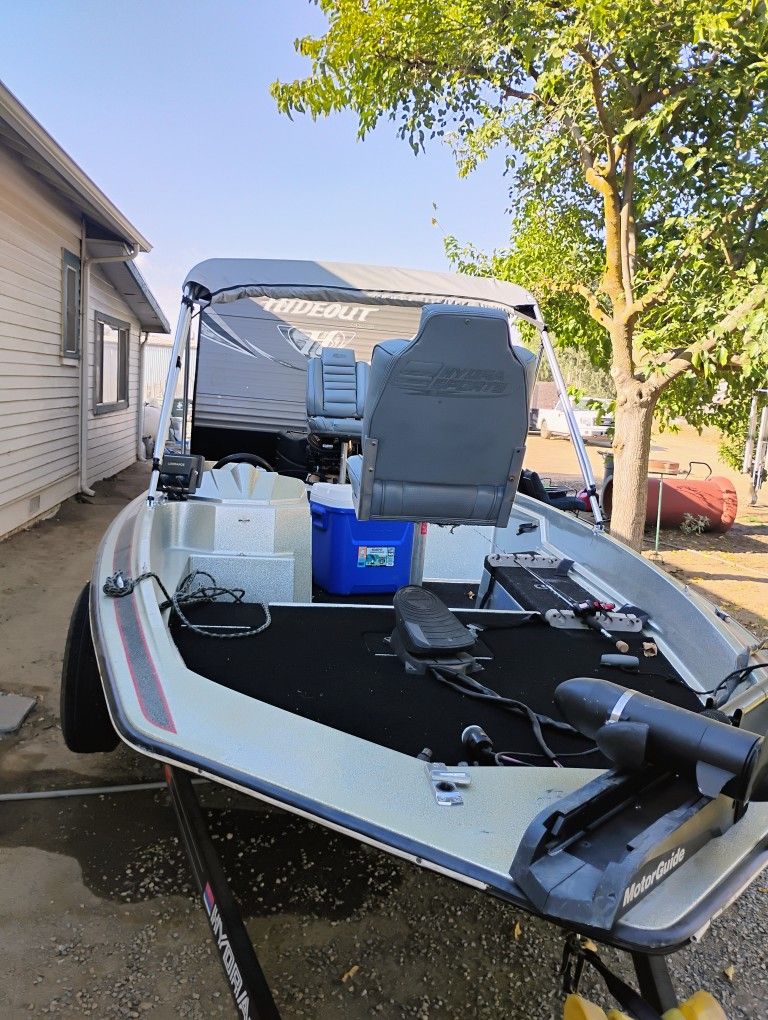 '90 Bass Boat