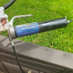 Central Pneumatic Pistol Grip Grease Gun *used once*