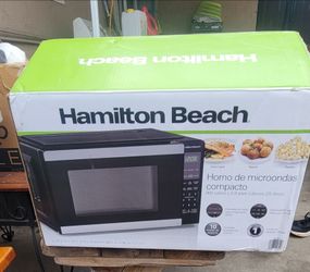 Hamilton Beach 0.9 Cu ft Countertop Microwave Oven in Stainless Steel, New