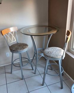 Amisco Kai Pub hightop bar Table & 2 Stools
