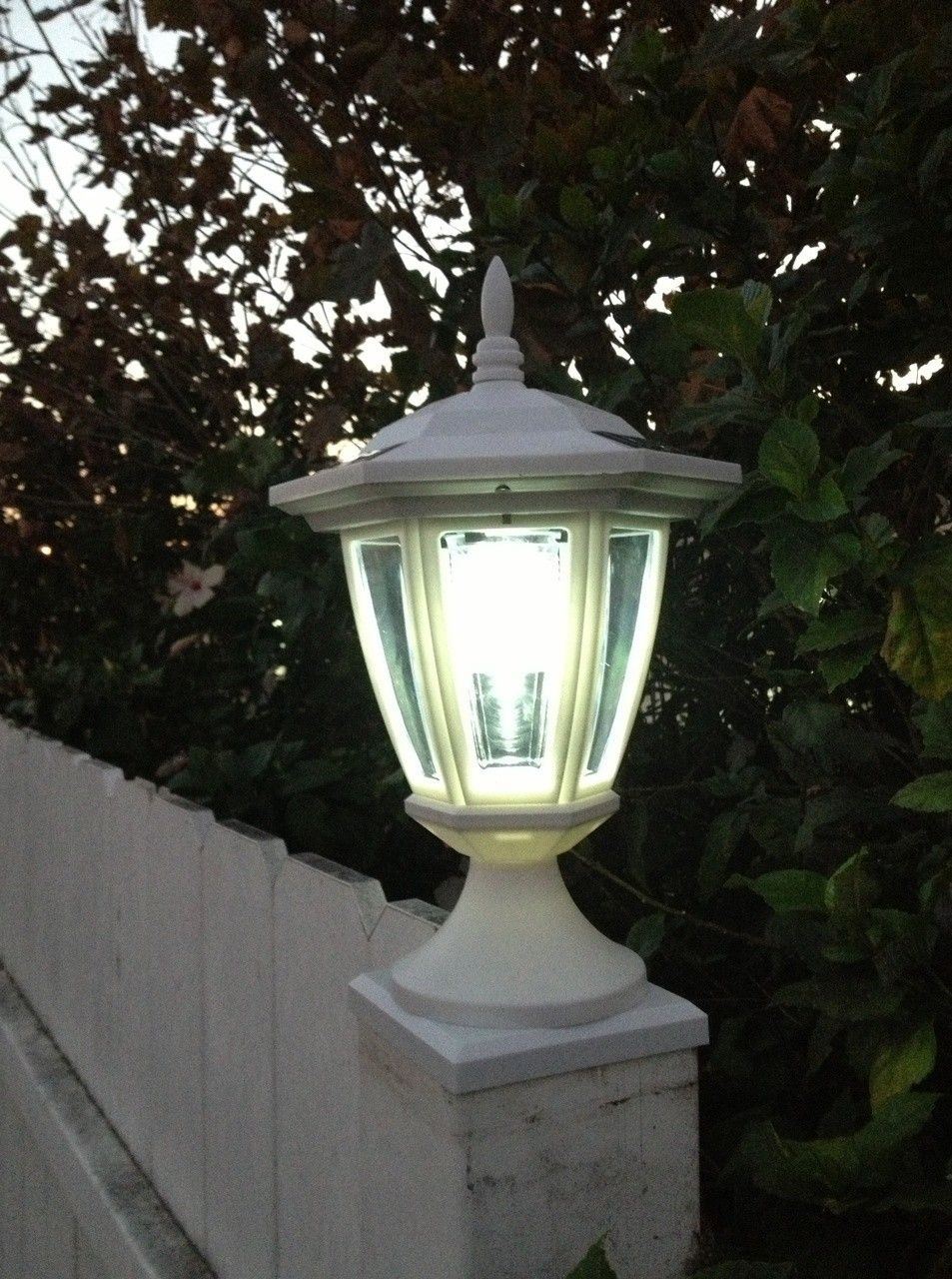 (10 Pcs) Brand NEW-Premium Solar Hexagon Light W/ Fence Post-White