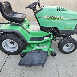 John Deer Sabre 2048HV