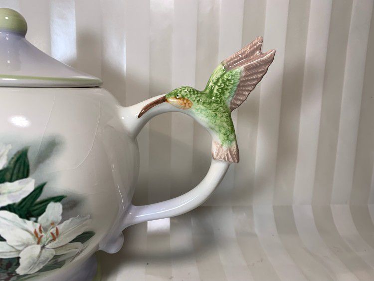 Vintage Tela Flora teapot with hummingbird and Lily's