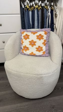 Boucle Cozy Swivel Chair Great Condition