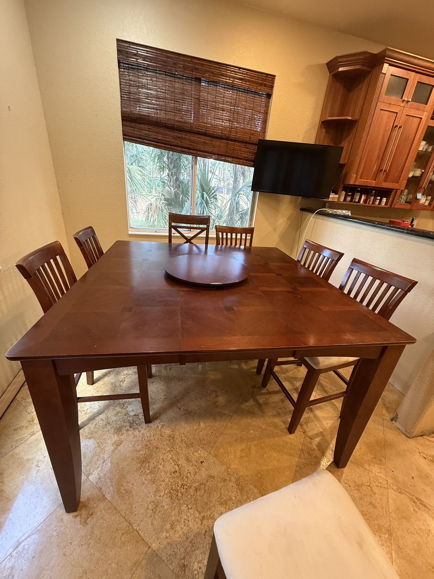 Dining Room Table And 6 Chairs