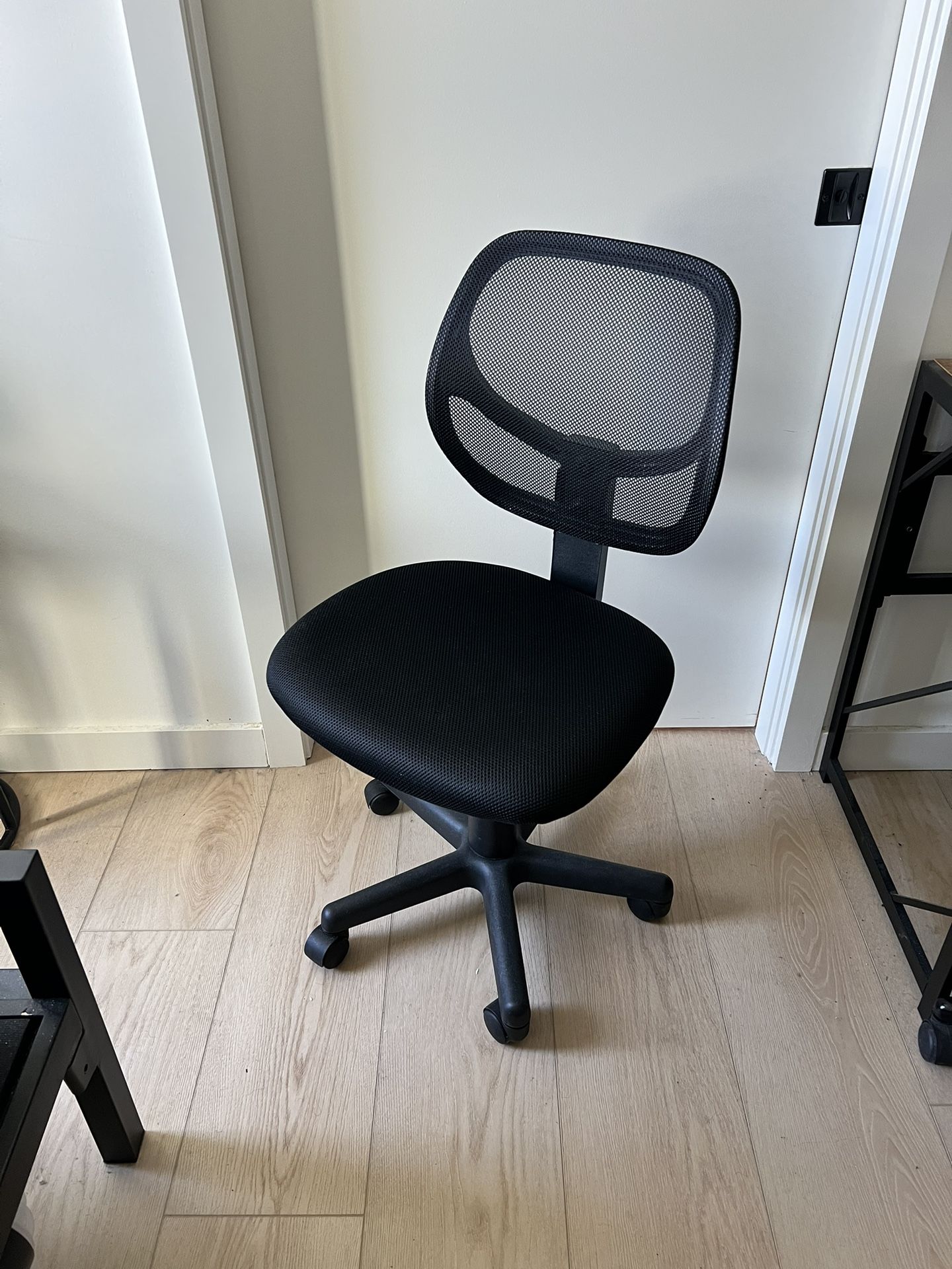 Amazon Basic Chair 