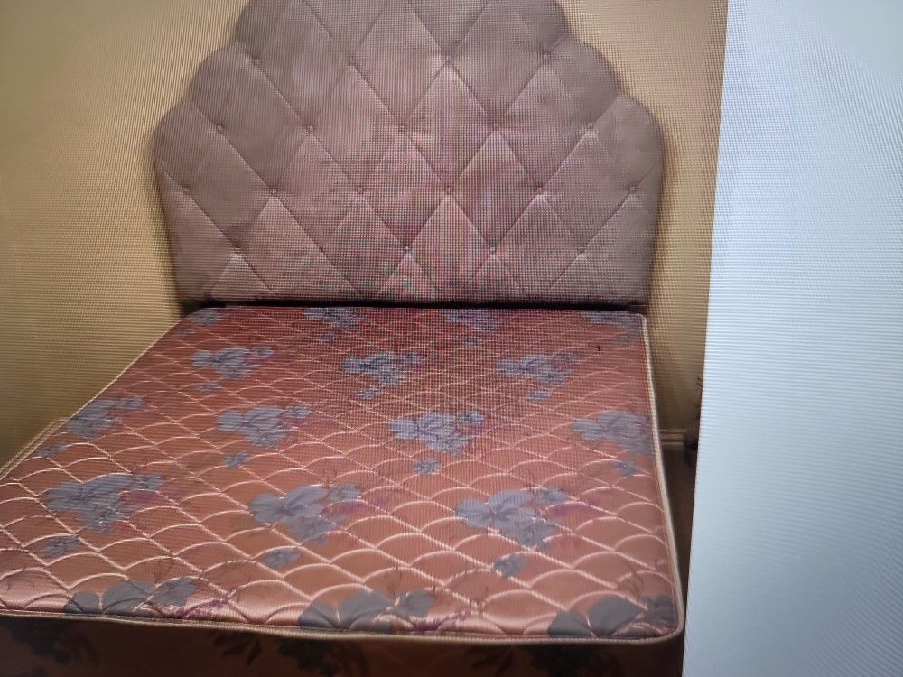 Queen Size Bed Complete