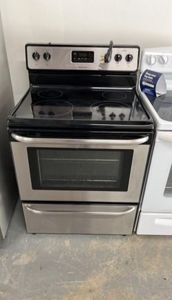 Frigidaire Electric Range – Stainless Glass-Top, Self Clean