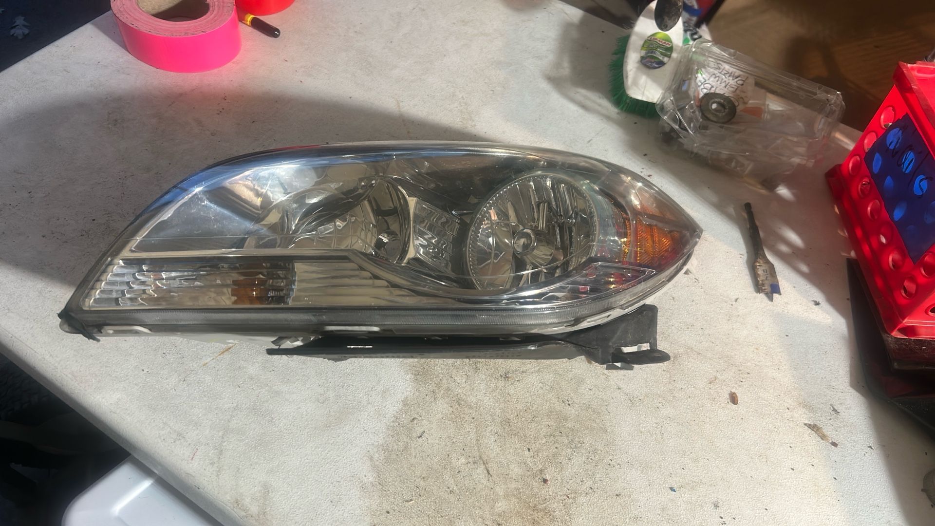 Headlight for either a Honda Odyssey or Toyota