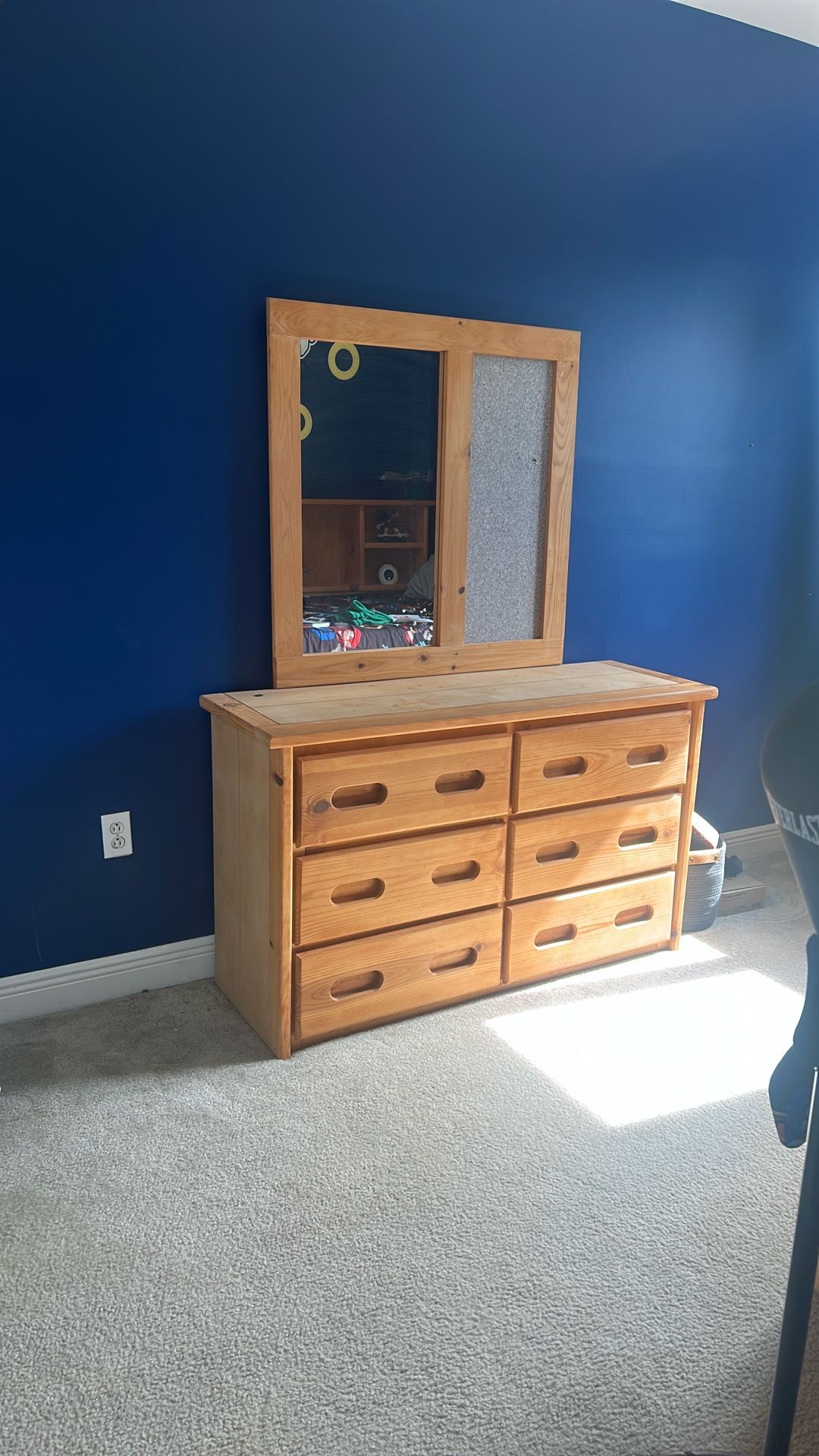 Kids 6 Dresser Drawer & Mirror Set!