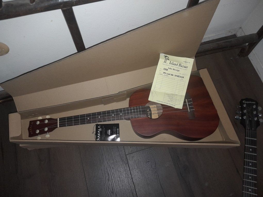 Makala Mk-b Baritone Ukulele
