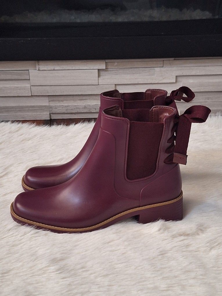 BERNARDO Made In Brazil Briton Rain Booties Garnet for women Size 9