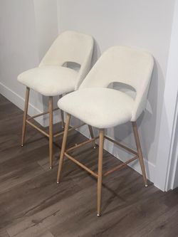 Set of 2 Elegant Bar  Chairs in Perfect Condition Seat Height is 24.5"