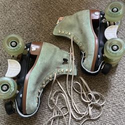 moxi lolly roller skates w/ CIB slide block