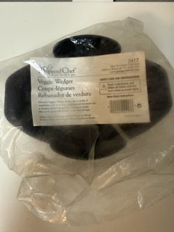 NIP Pampered Chef Veggie Wedger