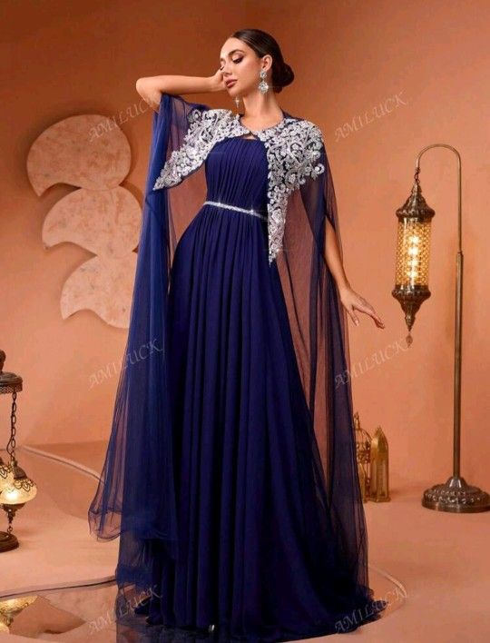 New Luxury Fashion Pearl Embroidery Sequins Lace Applique Mesh Poncho 2 Pieces Women Long Robe Gown