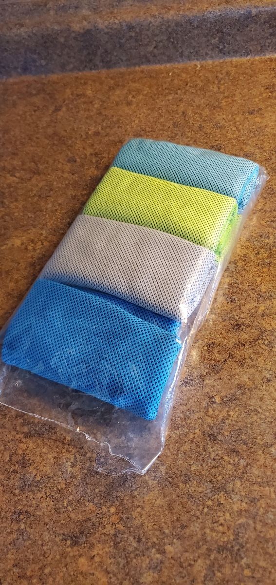 Cooling Towel Workout, Gym, Fitness, Golf, Yoga, Camping, Hiking, Bowling, Travel, Outdoor Sports Towel for Instant Cooling Relief (4 Packs)