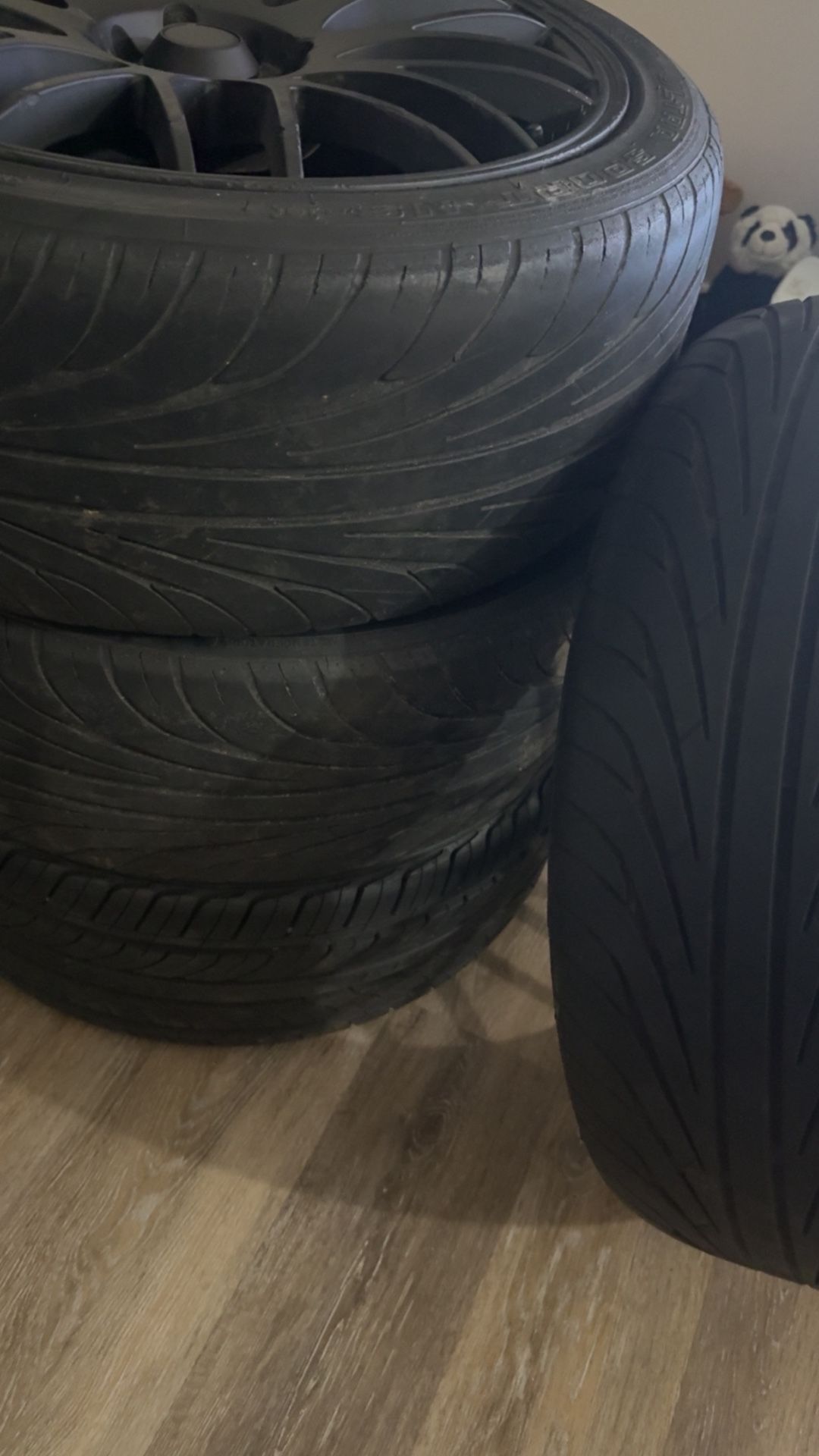 4 Sets Of 18s Has a Bit Rash In The Paint But Nothing Crazy One Tire Is Bad The Other 3 Is Good