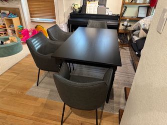 Extendable Dining Table with 4 Chairs