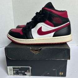 Jordan 1 Mid