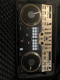 DJ turntable