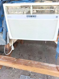Frigidaire AC unit  25,000 BTU XL