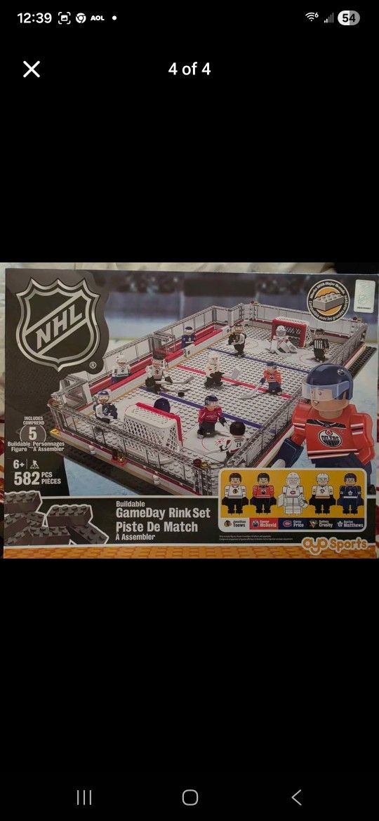 OYO Sports NHL Buildable GameDay Rink Set - 582 Pieces
With 5 players