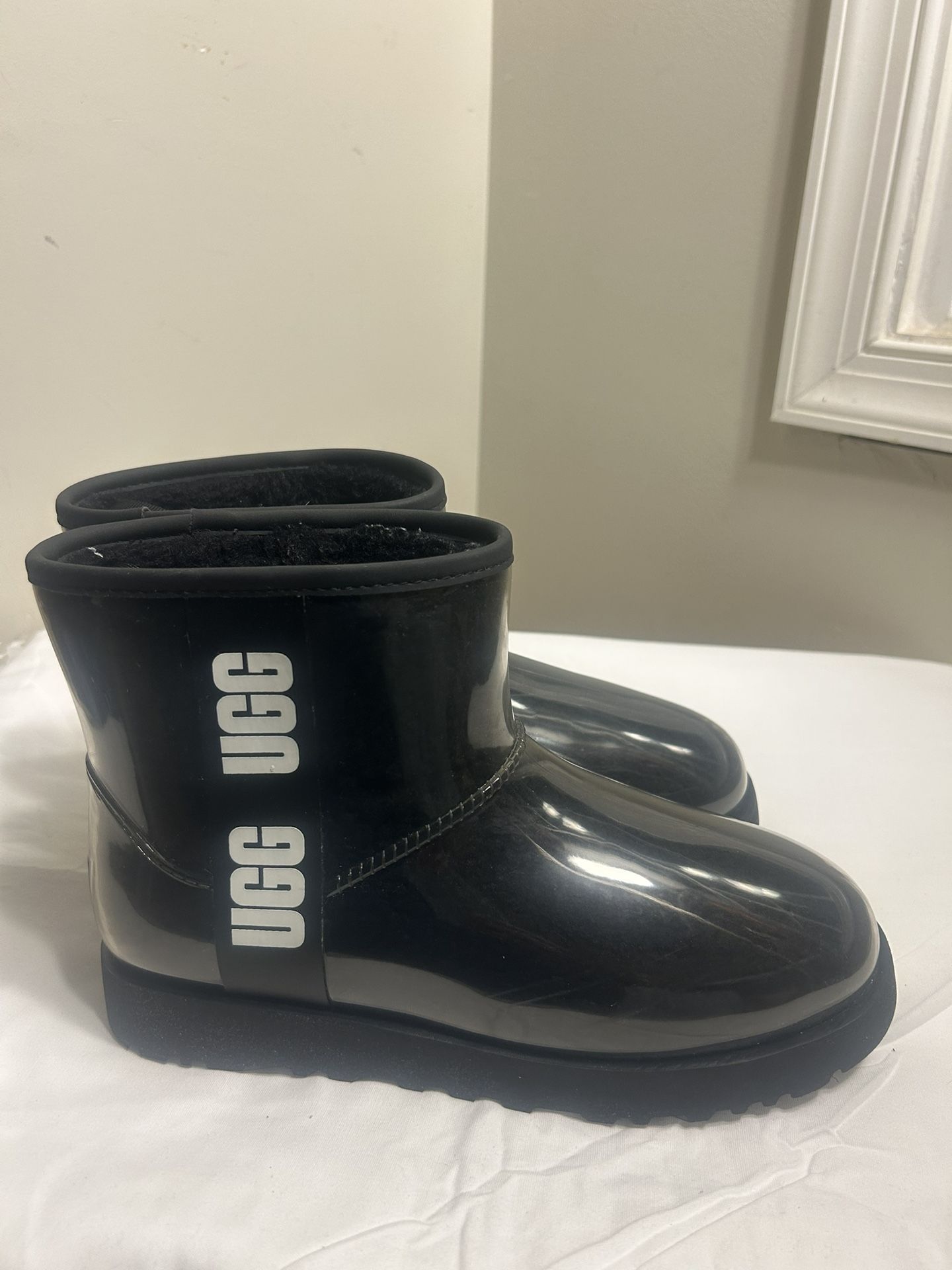 UGG Women's Classic Clear Black Mini Boots Ankle Booties Waterproof SIZE 9 