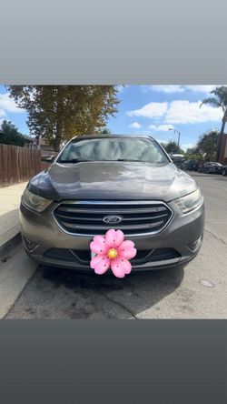 Ford Taurus Sedan