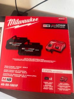 Milwaukee 8.0 high output batterys + Rapid charger