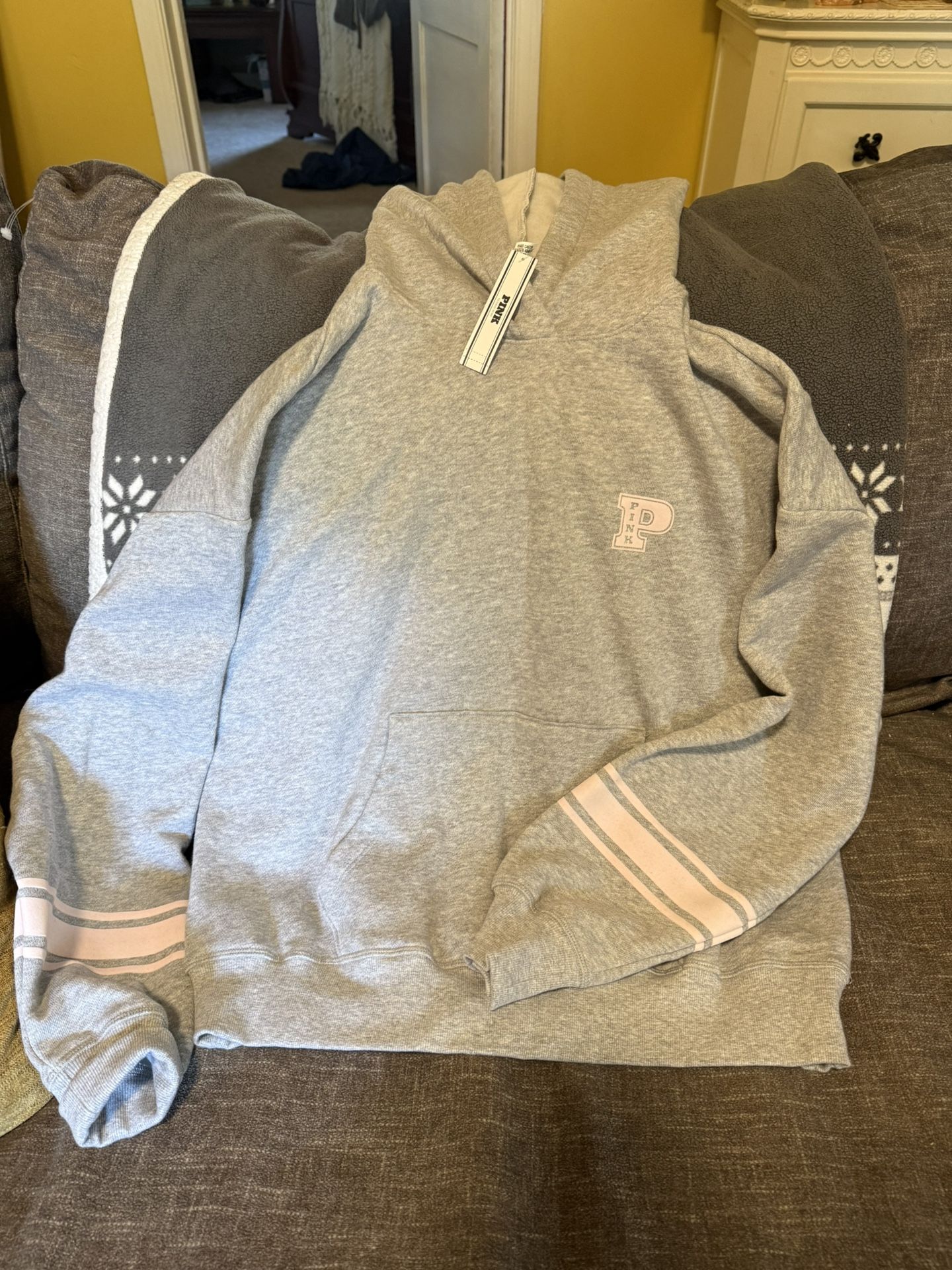 New With Tags VICTORIA’S SECRET PINK Heather Gray Hoodie Size Small