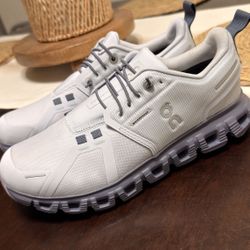 Women’s On Cloud 6 Waterproof- Size 7