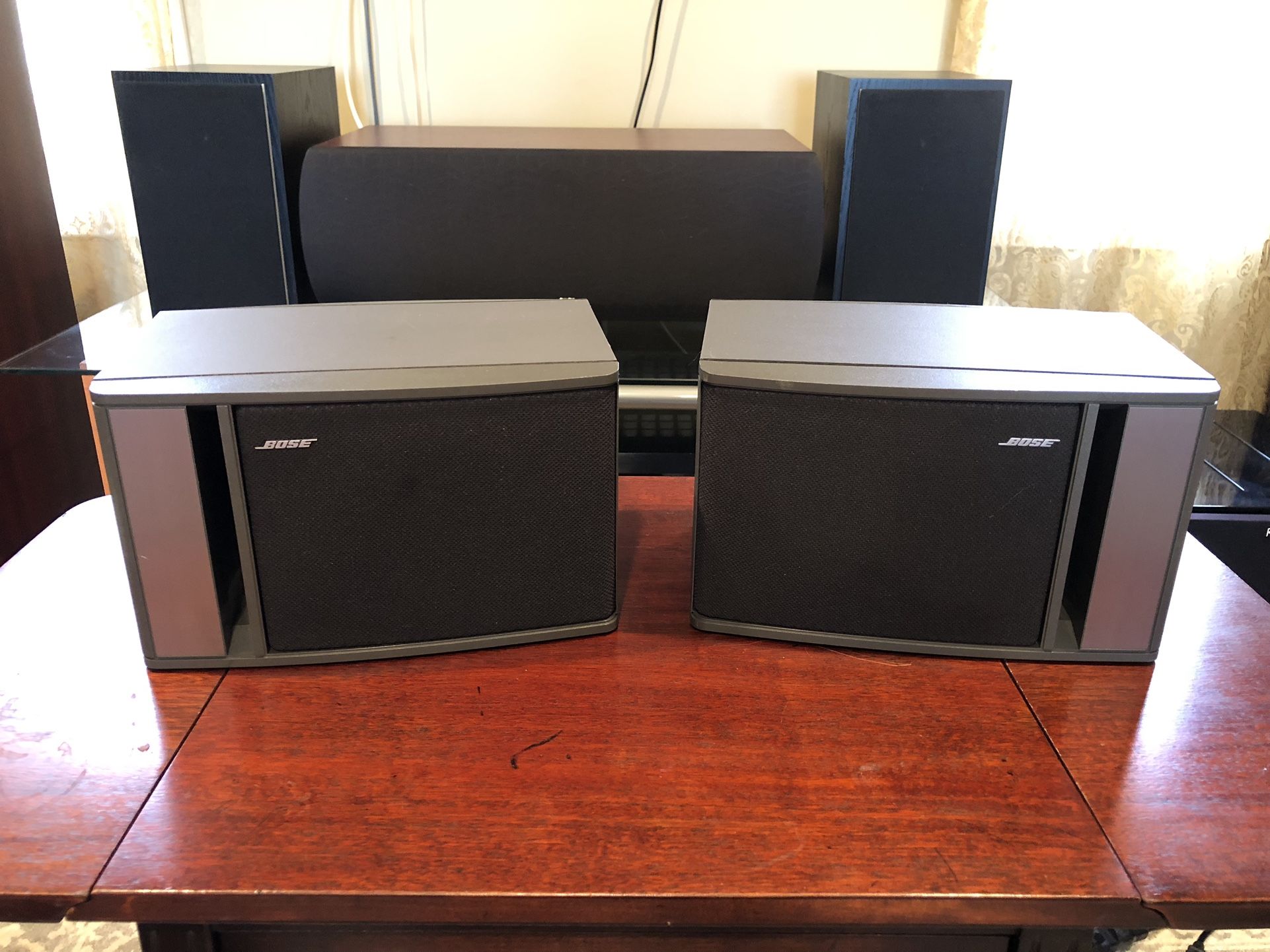 BOSE Model 141 Bookshelf Speakers 