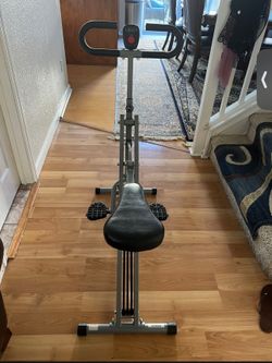 Squat upright machine