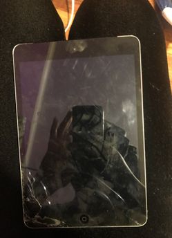 iPad mini 2, cracked screen.