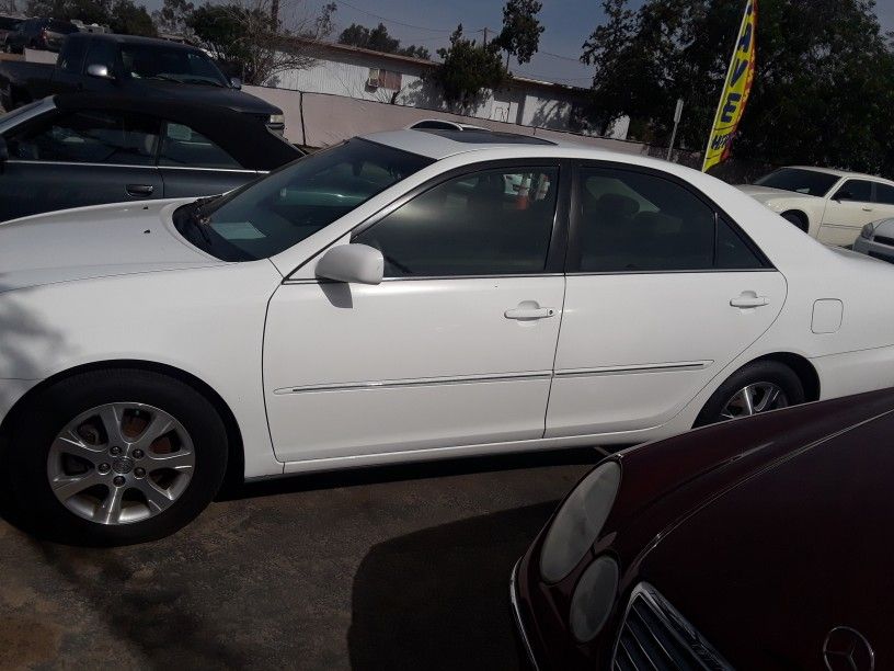 2005 Toyota Camry sedan SE $5999