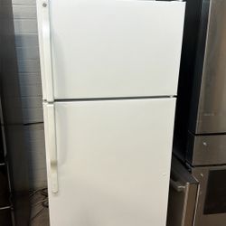 Single Two Doors Refrigerator Very Standard Clean And working Fine 18 Ft Cu W28” D24” H64” General Electric We Deliver 