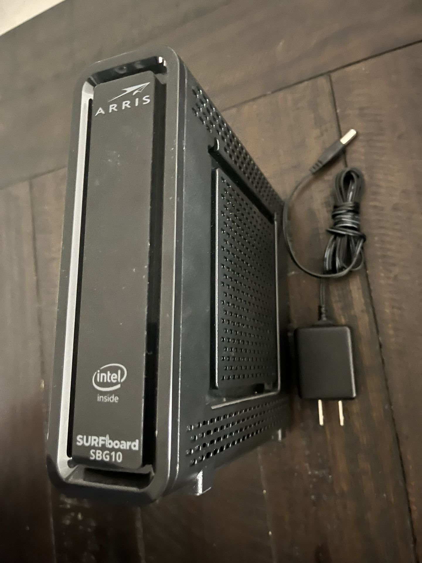 ARRIS (SBG10) - Cable Modem Router Combo