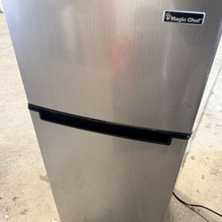 Magic Chef 4.5 cu. ft 2 Door Mini Refrigerator 