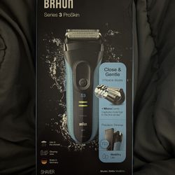 Braun Blue Electric Shaver 