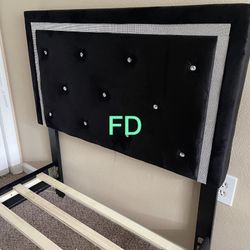 New In Box!! Platform Bed Frame Twin Size. NO NEEDED DE BOX SPRING!!