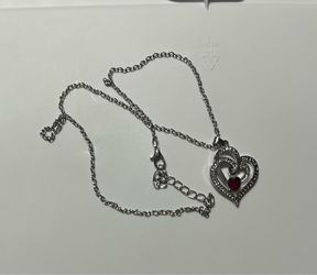 Short necklace with heart